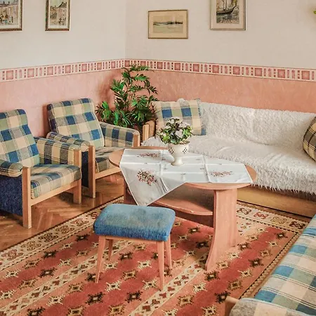 Three-bedroom Holiday In بيت للعطل